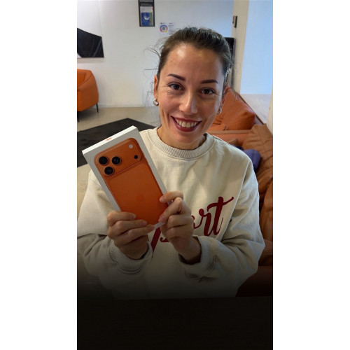 Распаковка iPhone 17 Pro в цвете  Cosmic Orange